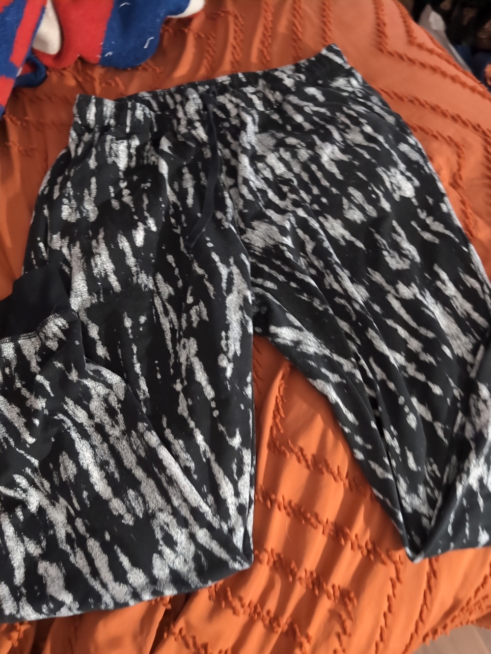 LuLaRoe Black and Silver Metallic Print Joggers
